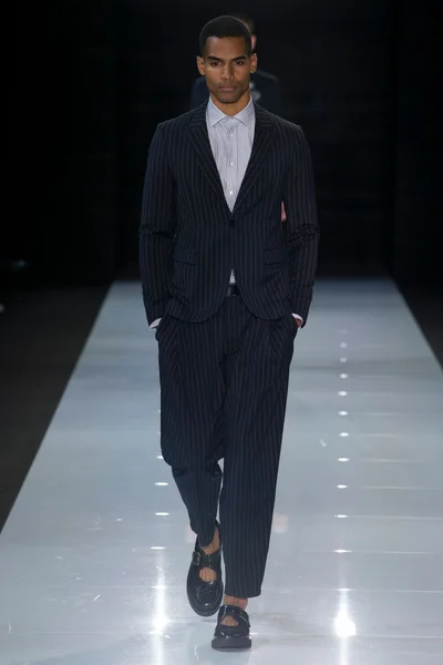 Look 16